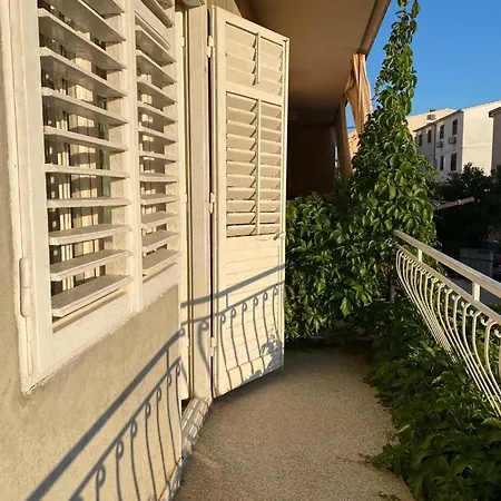 Matilda - Seaview & Parking Apartment *
