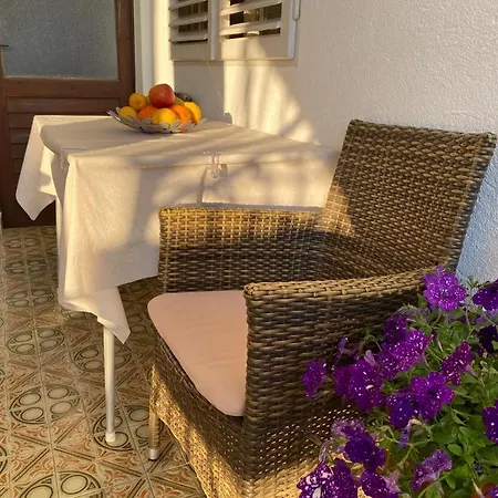 Matilda - Seaview & Parking Apartment Makarska