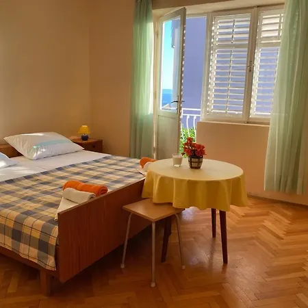 Matilda - Seaview & Parking Apartment Makarska
