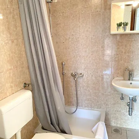 Matilda - Seaview & Parking Apartment Makarska